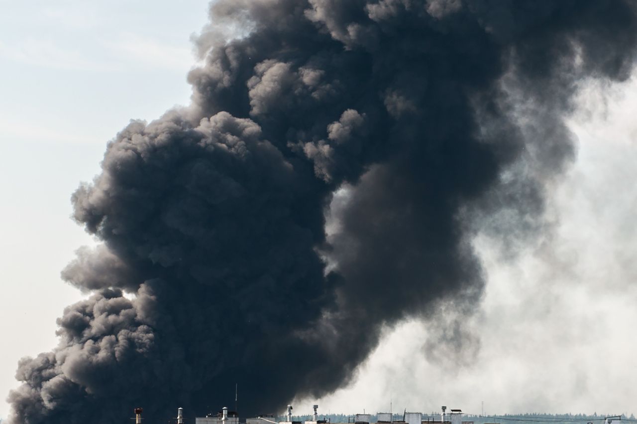 Großbrand in Rahlstedt: Feuerwehr rettet 13 Bewohner aus Rauchqualm!